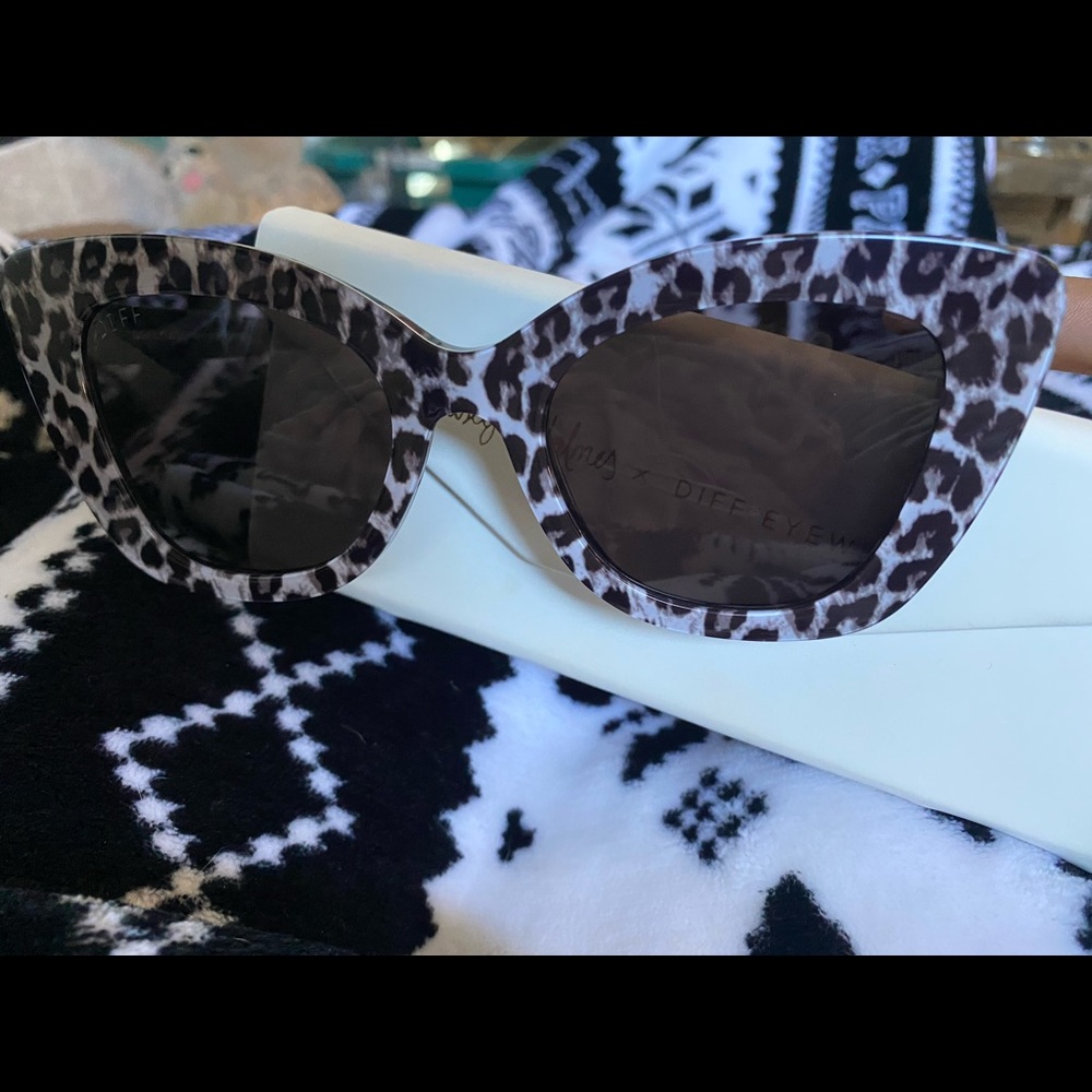 Casey Holmes x Diff Eyewear Raven-Leopard